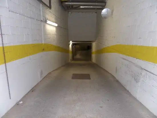 Ondergrondse autostaanplaats foto 6