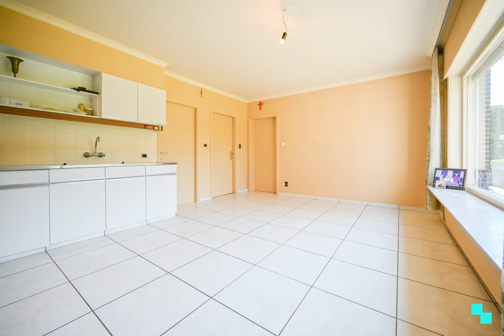 Zeer ruime te renoveren woning met vijf slaapkamers te Bosmolens foto 14