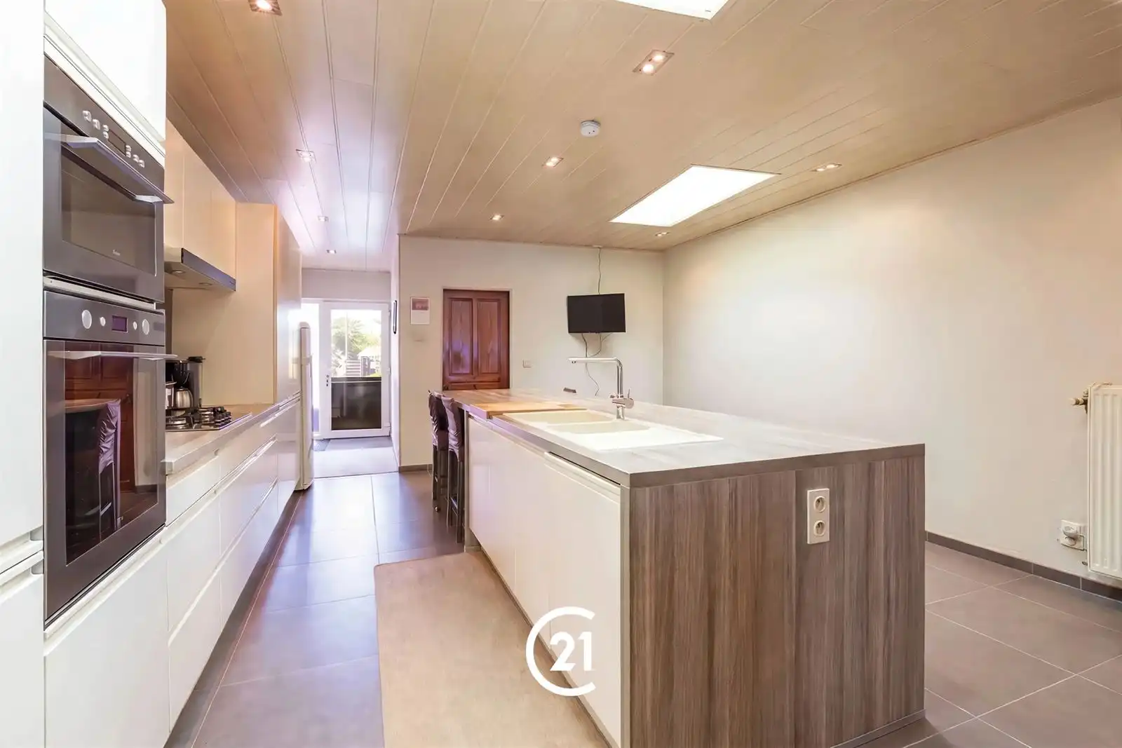 Instapklare woning met verzorgde tuin te Kruisem! foto 6