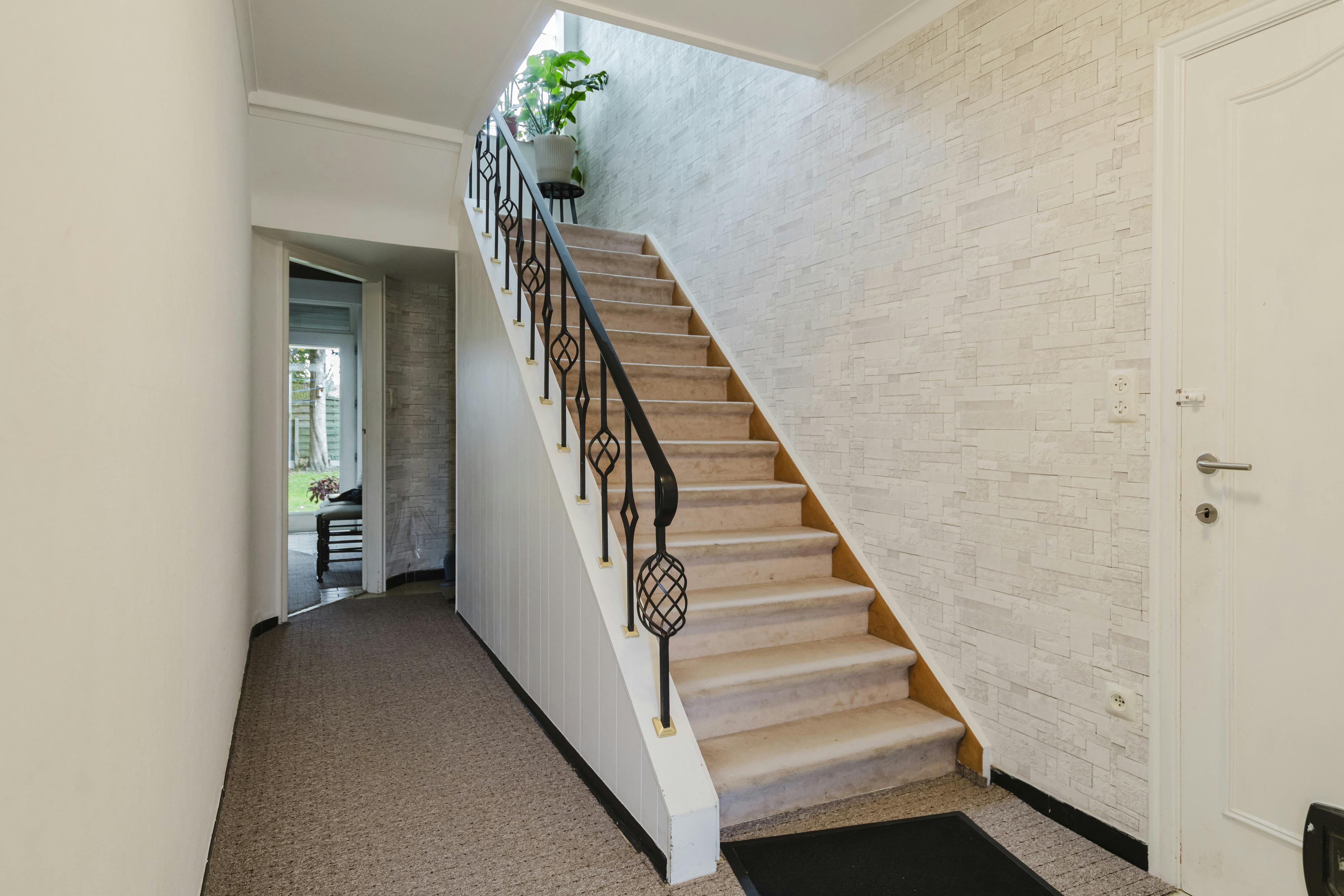 Ruime woning met 4 slaapkamers en tuin in Kortrijk!  foto 2