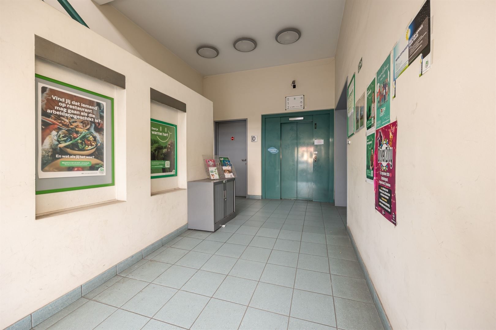 Groot kantoorgebouw op een ideale locatie! foto 3