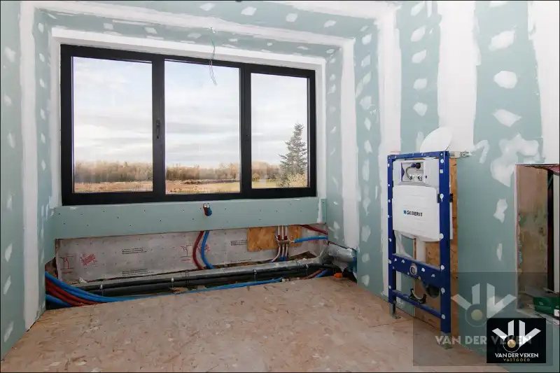 TOTAAL VERNIEUWDE WONING - ENKEL NOG AFWERKEN NAAR EIGEN SMAAK EN INZICHT foto 13