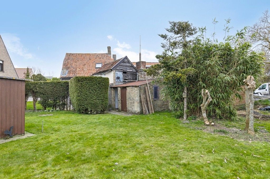 ALVERINGEM: Te renoveren/te slopen woonhuis "echt niet ver van de platse" met zongerichte tuin op 478m² grondoppervlakte. foto 18