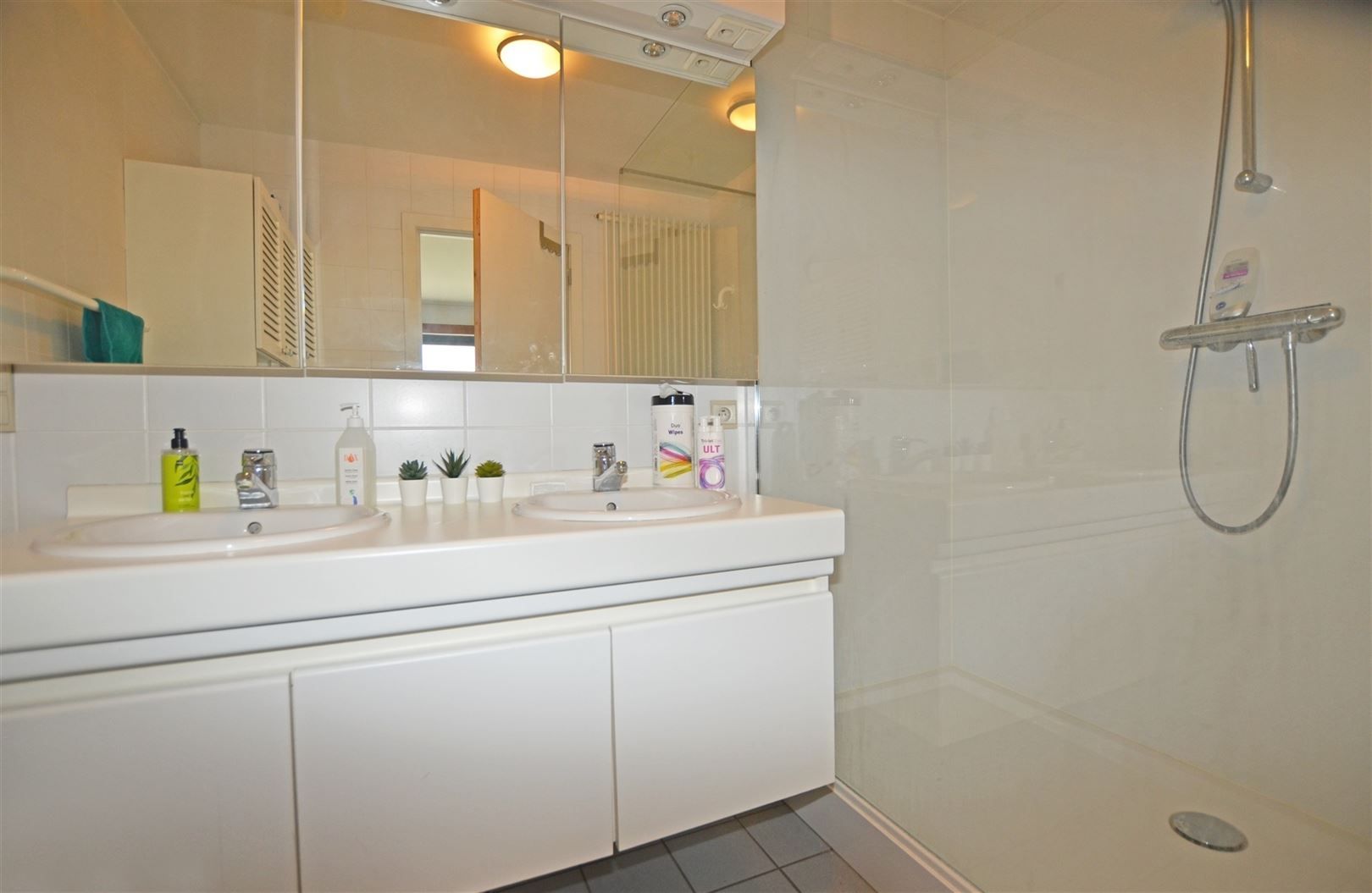 Aangenaam Ruim 3-slaapkamer appartement  foto 7