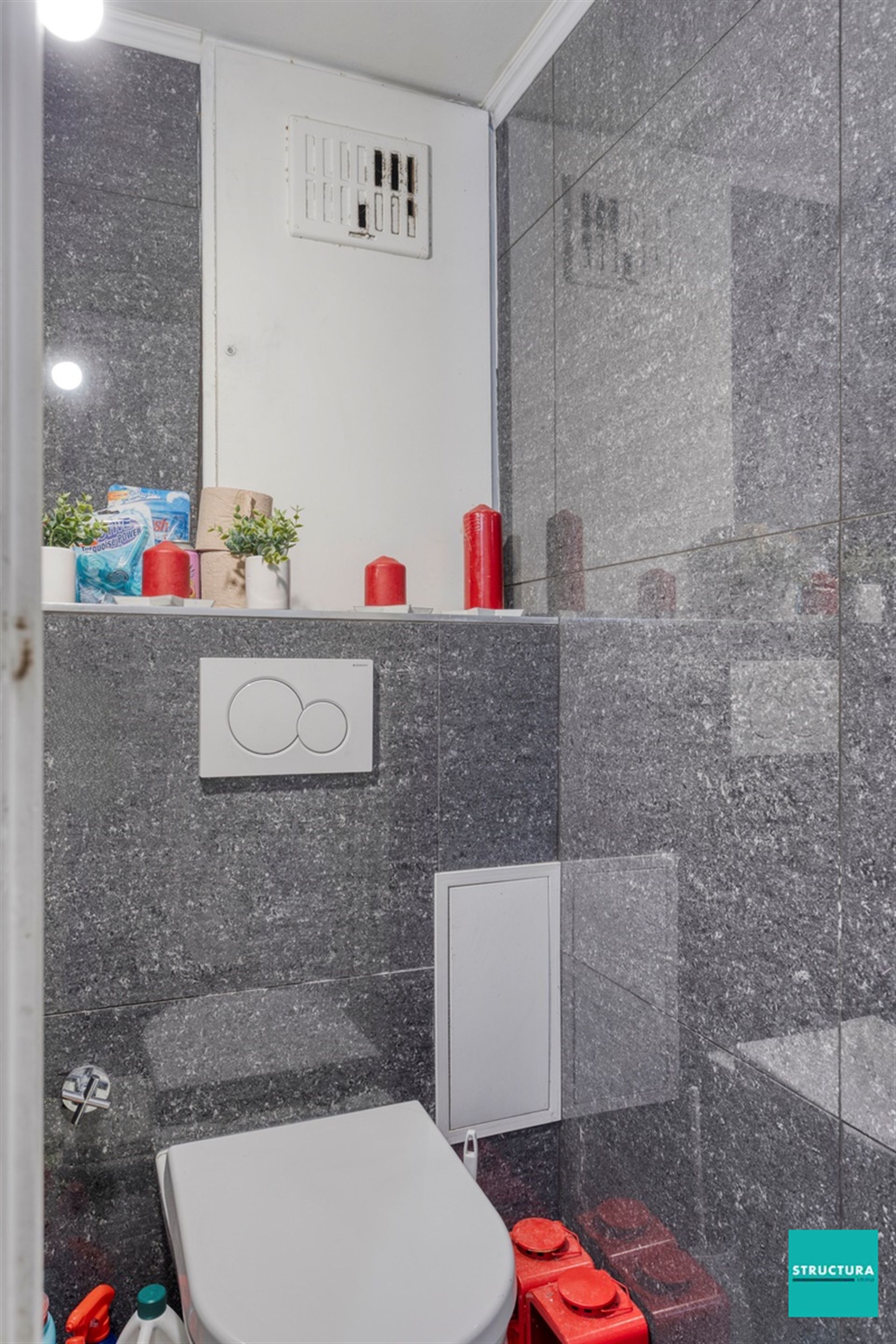 


Zeer aangename éénkamerappartement te koop in Jette.


 foto 7