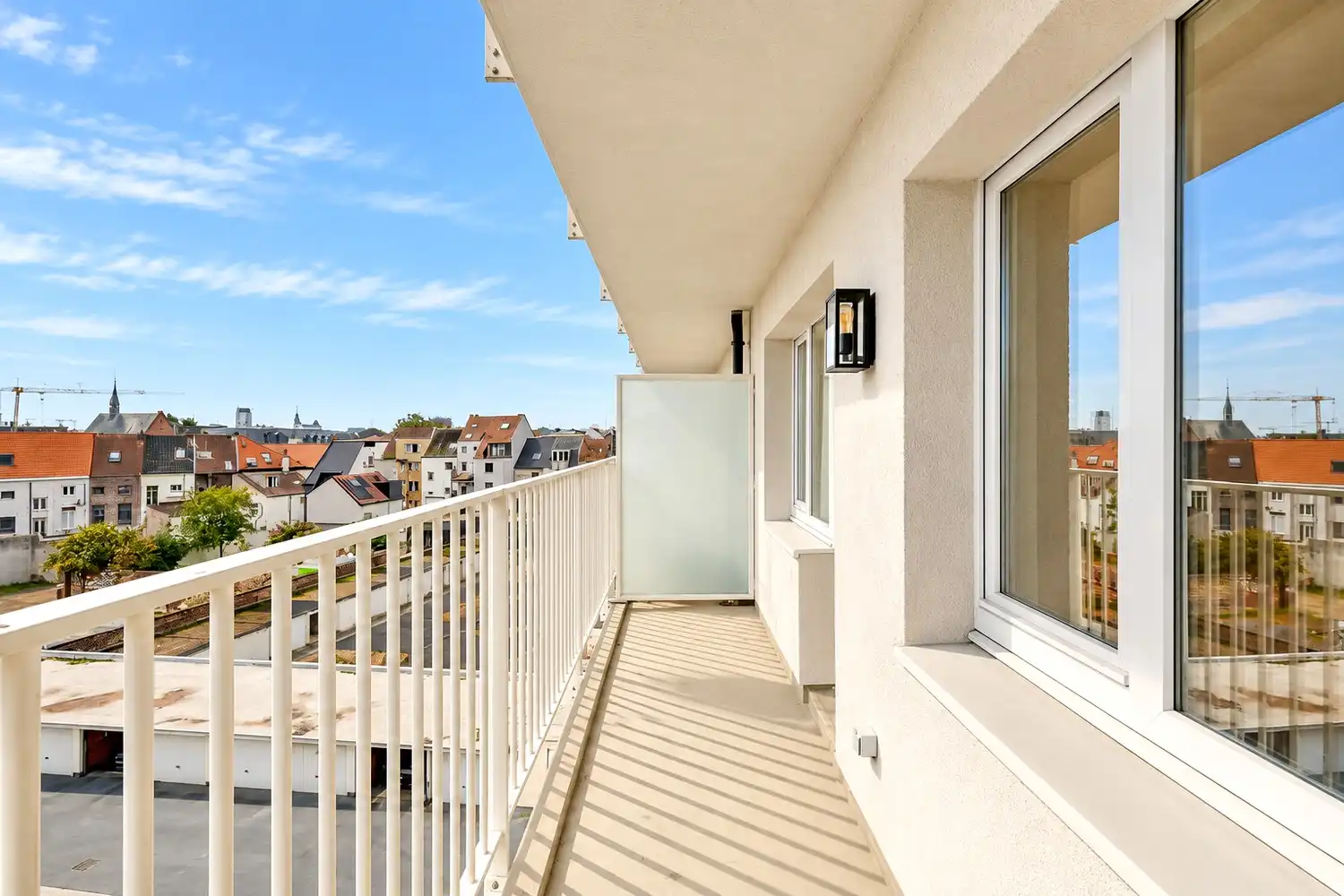 Bijzonder aantrekkelijk gerenoveerd appartement langs de Coupure met hoogwaardig gerenoveerd interieur en twee terrassen foto 14