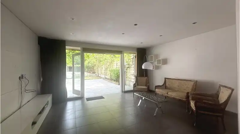 Instapklare 2-slaapkamerwoning met GARAGE, TUIN en ZWEMBAD te koop in Sint-Kruis Brugge foto 2