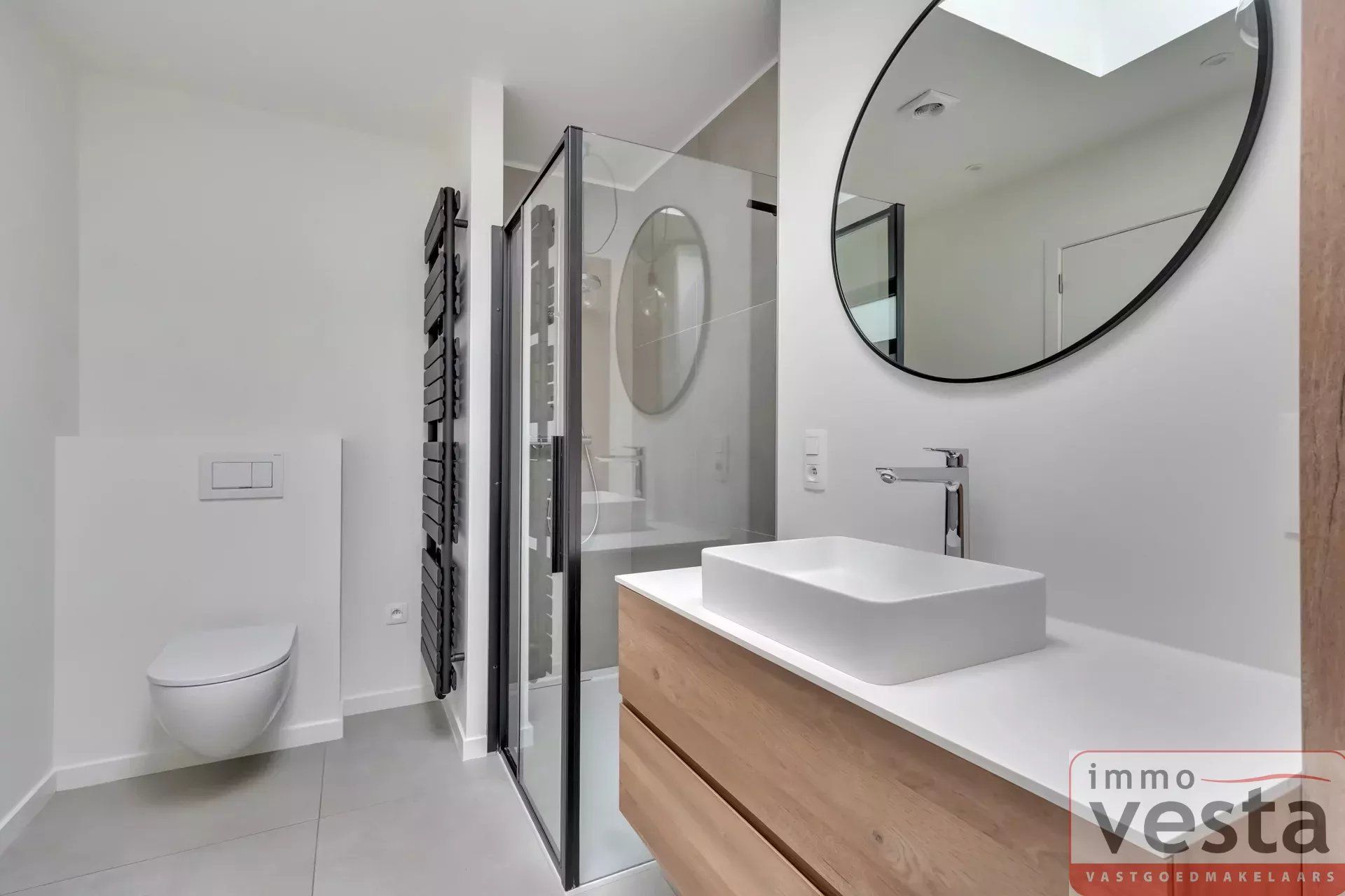 Gerenoveerde rijwoning nabij centrum foto 16
