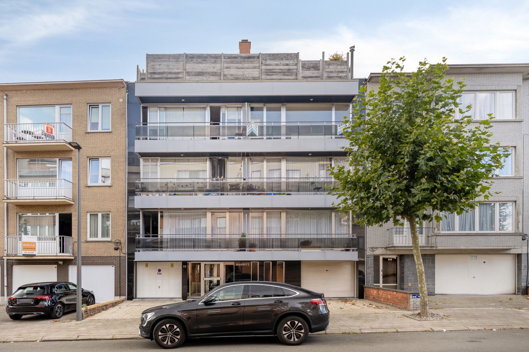 RUSTIG GELEGEN APPARTEMENT + GARAGE TE KOOP IN REGIO ZELLIK foto {{pictureIndex}}