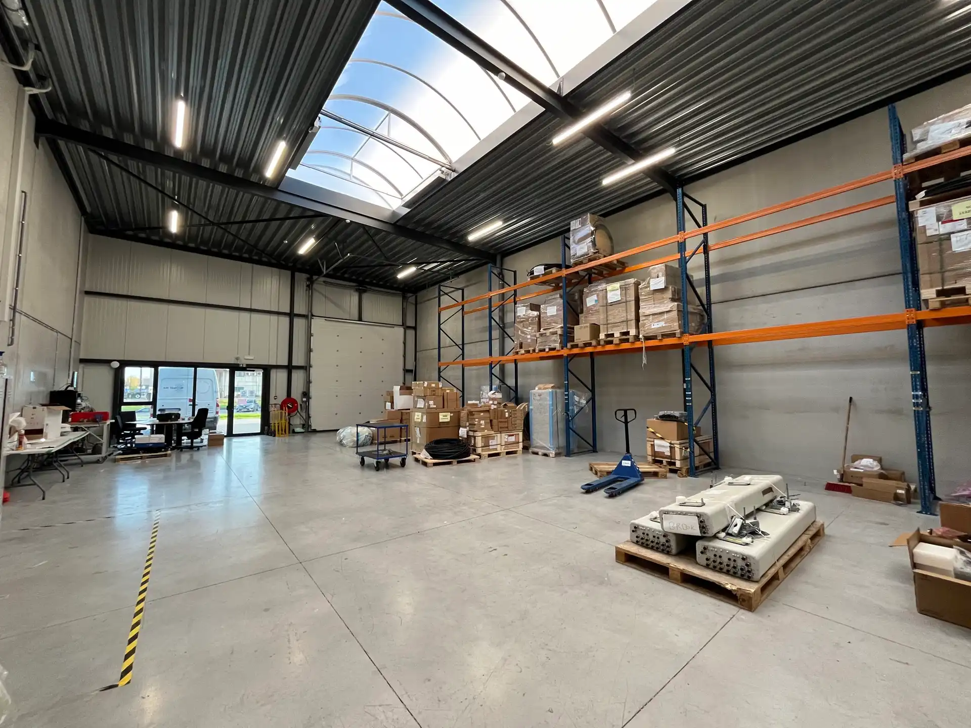 Nieuwbouw magazijn 332m²  met instapklare kantoren 170m² foto 3