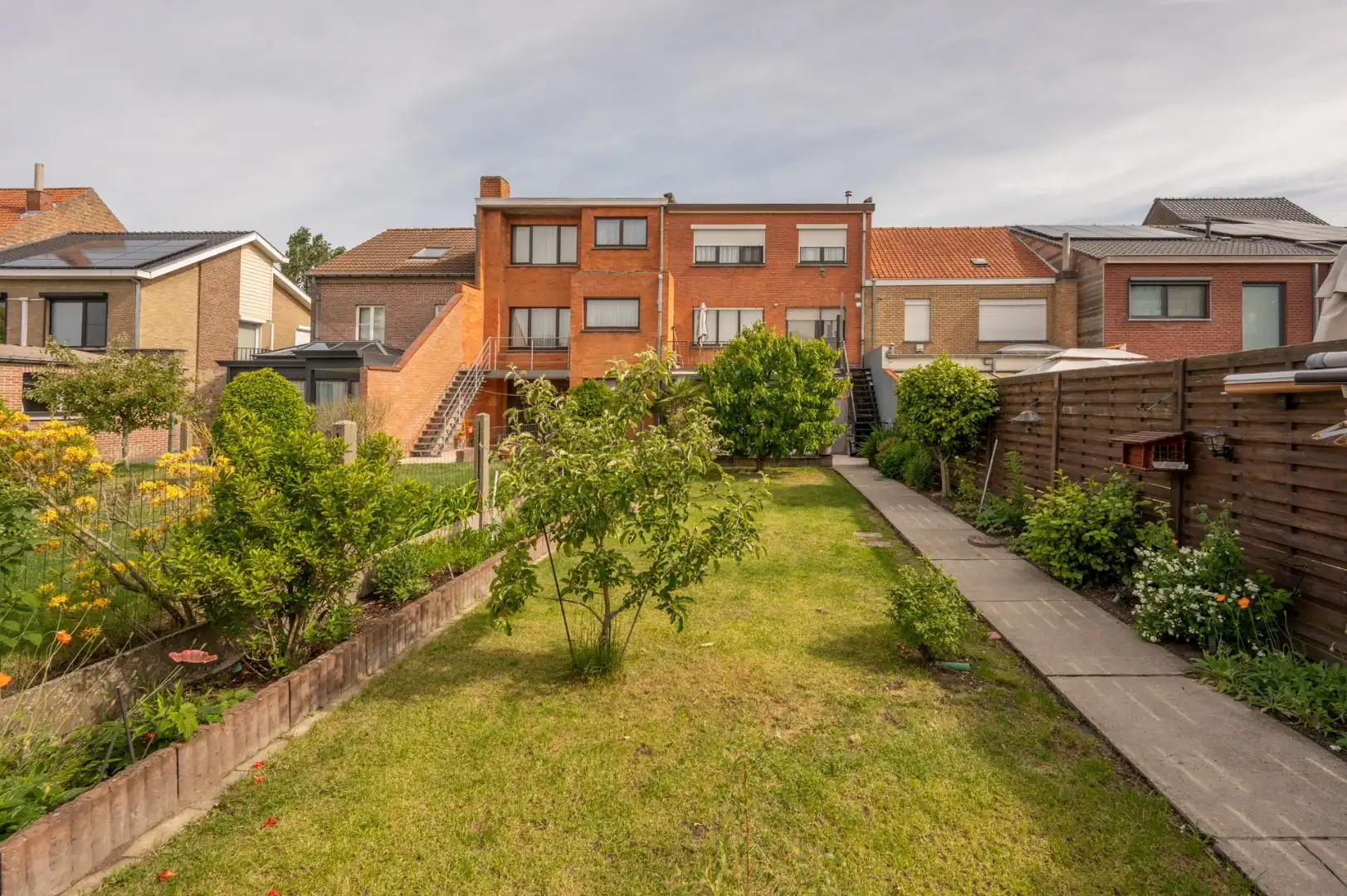Ruime gezinswoning met tuin op uitstekende ligging in Sint-Kruis foto 11