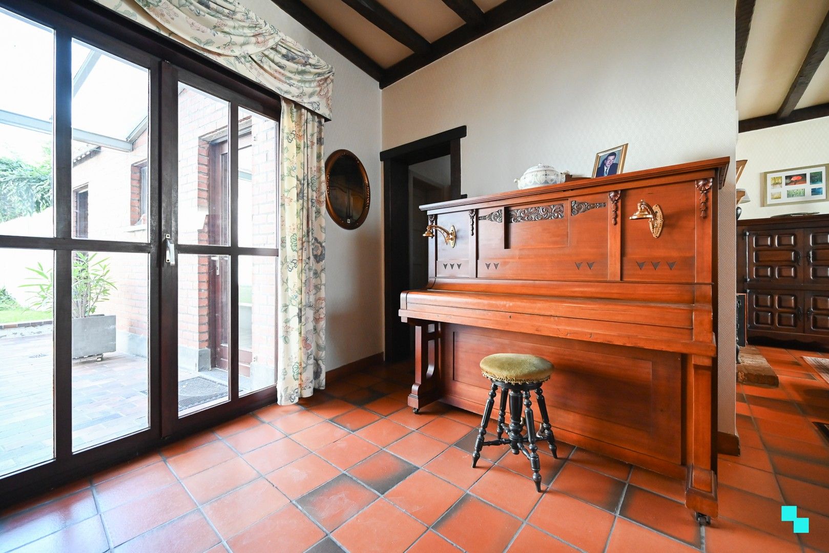 Neoclassicistisch getinte burgerwoning in hartje Izegem foto 10