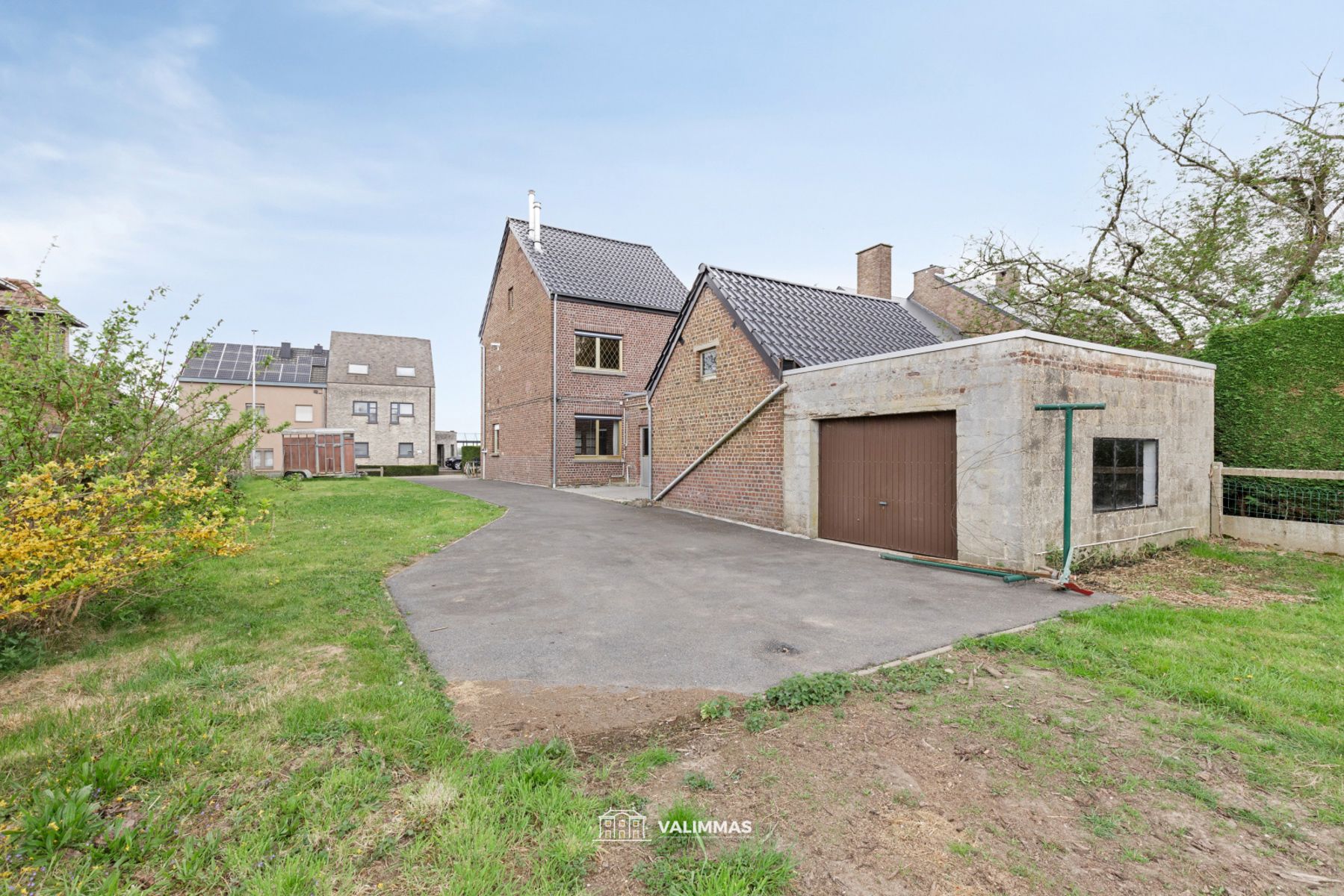 Verzorgde driegevelwoning met garage en grote tuin... foto 4