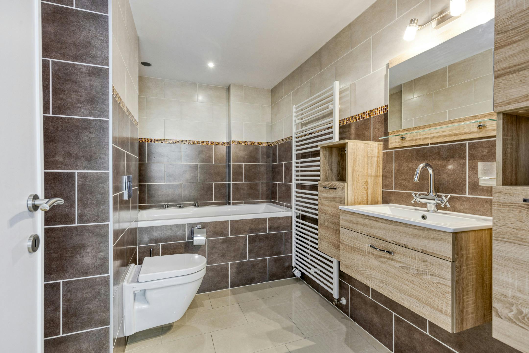 Instapklare woning met 4 slaapkamers in het centrum van Roeselare! foto 10