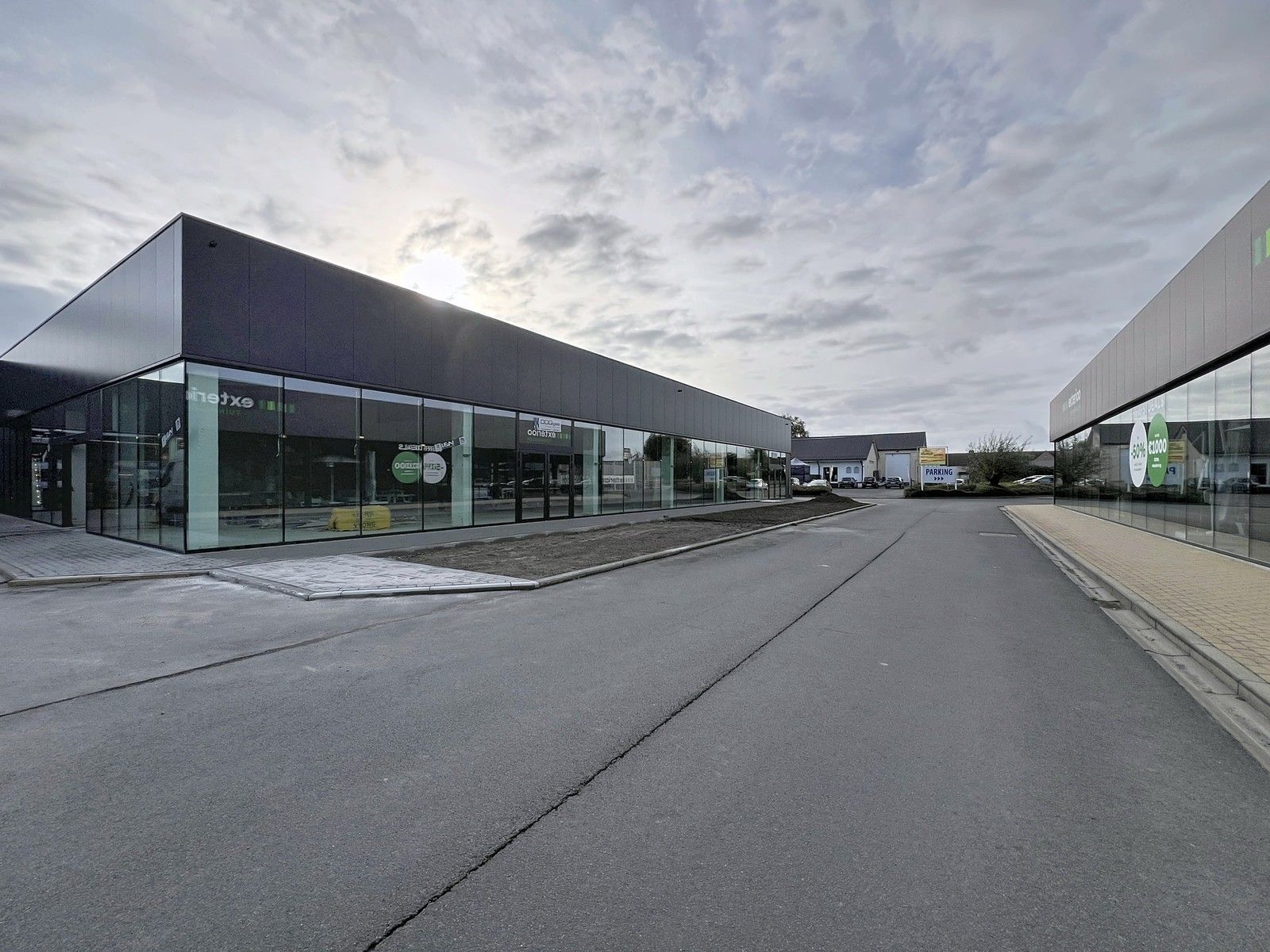 Vernieuwde baanwinkel (450m²) te huur in hét bruisende MAMMOETCENTER van Roeselare ! foto 10