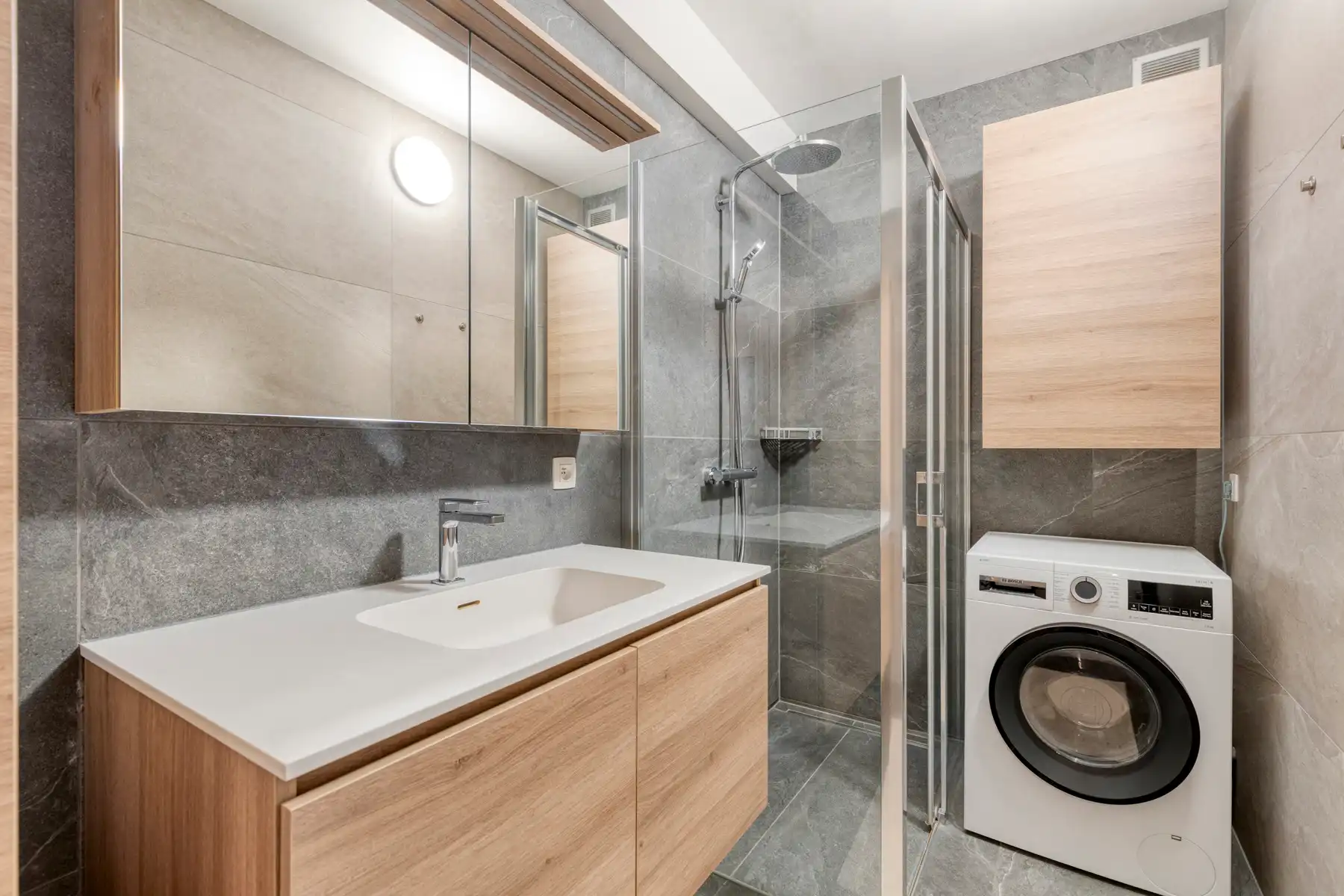 Leemans Immobiliën biedt u dit instapklare gelijkvloers appartement aan, gelegen op een uitstekende centrale locatie in het hart van Zellik foto 13