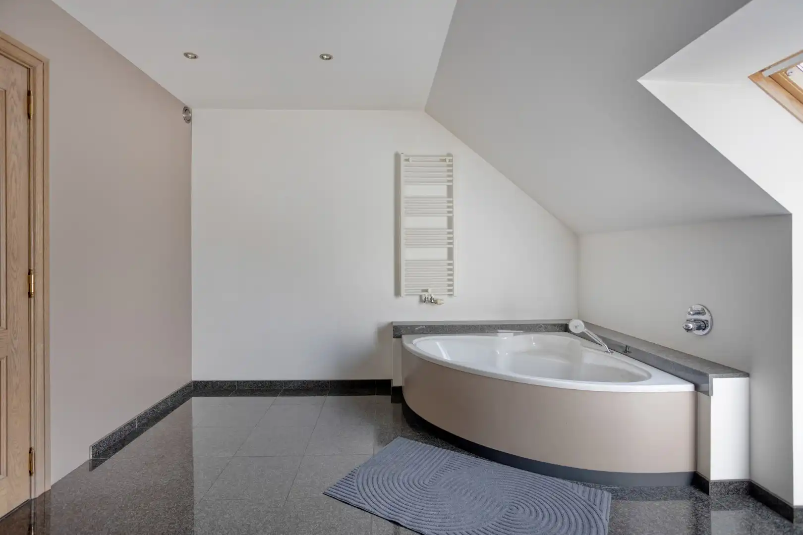 Instapklare vrijstaande woning in rustige woonbuurt nabij het centrum van Tongeren foto 18