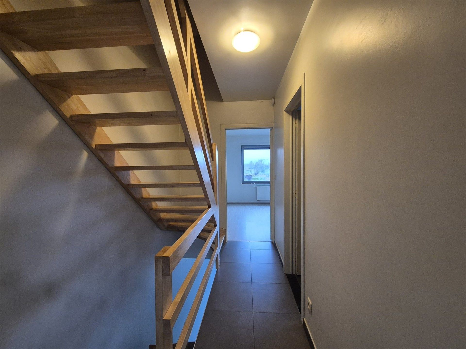 Rustig gelegen woning met tuin en garage. foto 14