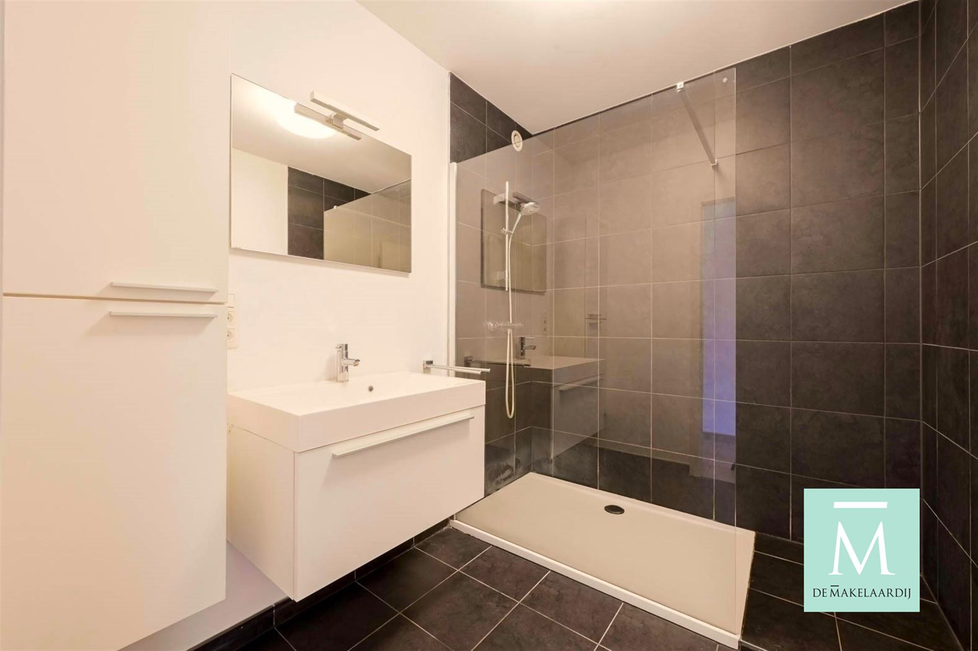 Lichtrijke en energiezuinige penthouse met twee slaapkamers foto 11