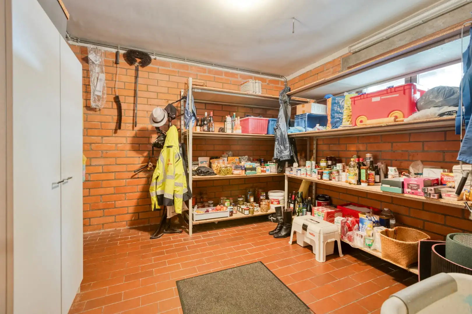 Ruime woning met 5 slpks gelegen op een rustige locatie met een vlotte verbinding naar de omliggende gemeenten !  foto 26