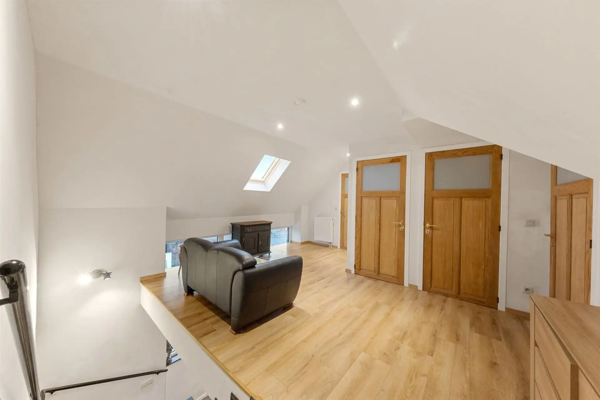 Ruime en energiezuinige woning met studio en tuin in Gaurain foto 12