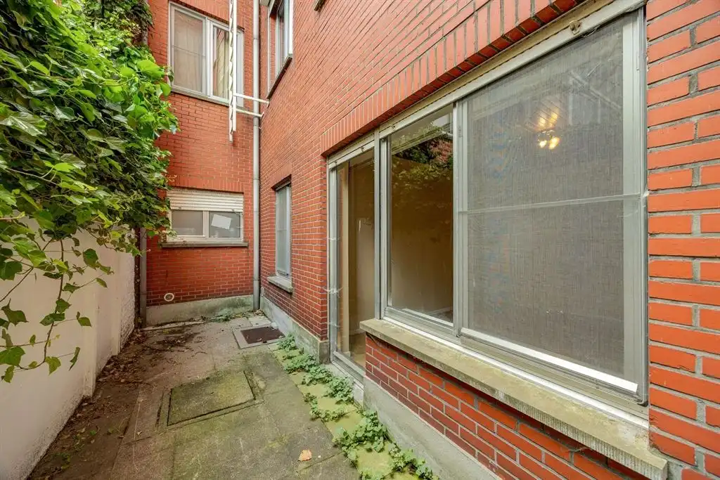 Instapklaar gelijkvloersappartement met stadskoer foto 10