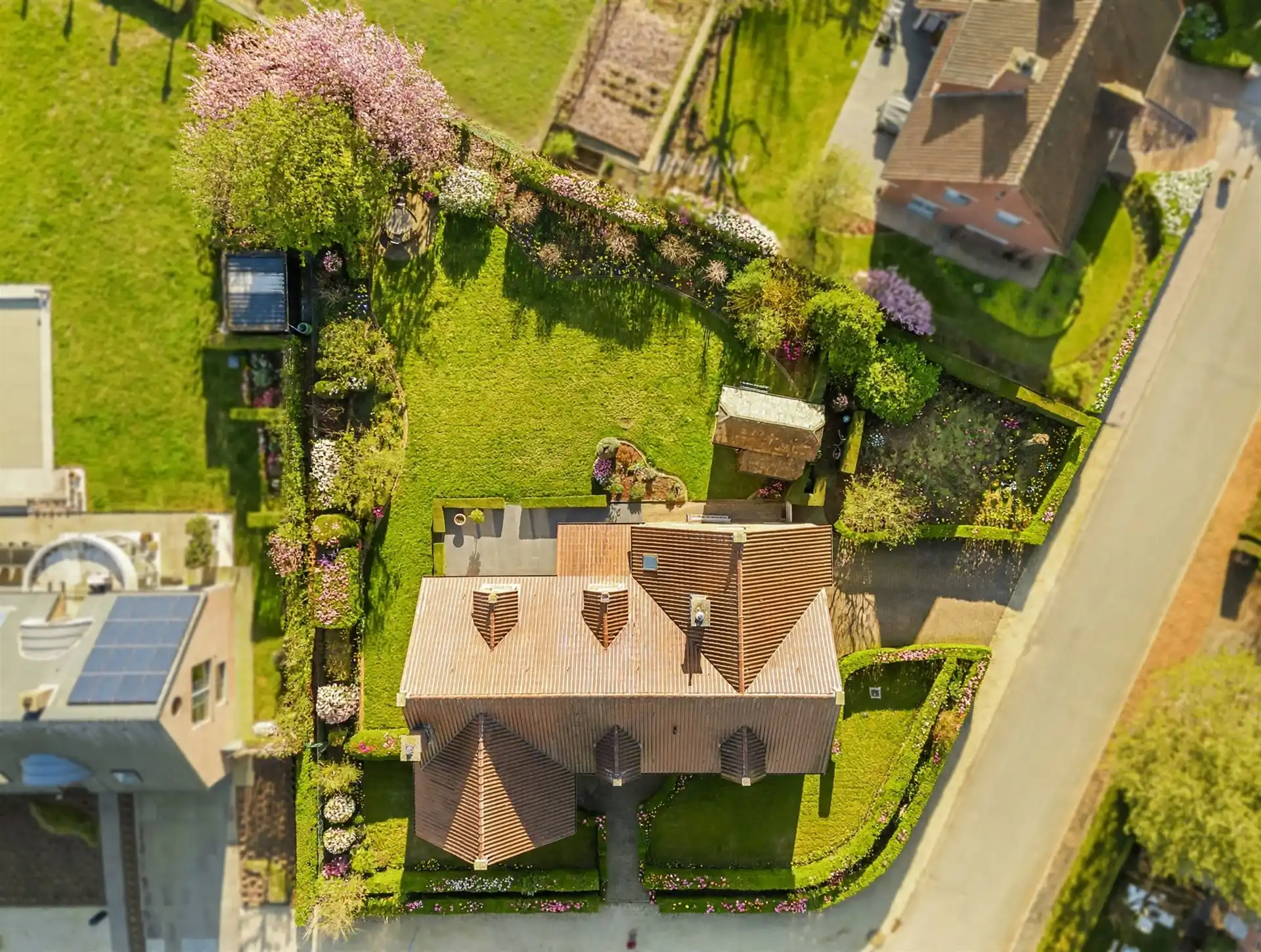 Exclusieve grote villa met 4 slk, 2 bad en prachtig zicht!  foto 9