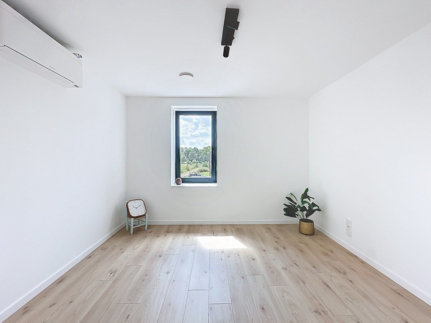 Instapklare vernieuwbouwwoning in het hart van Wezemaal foto 14