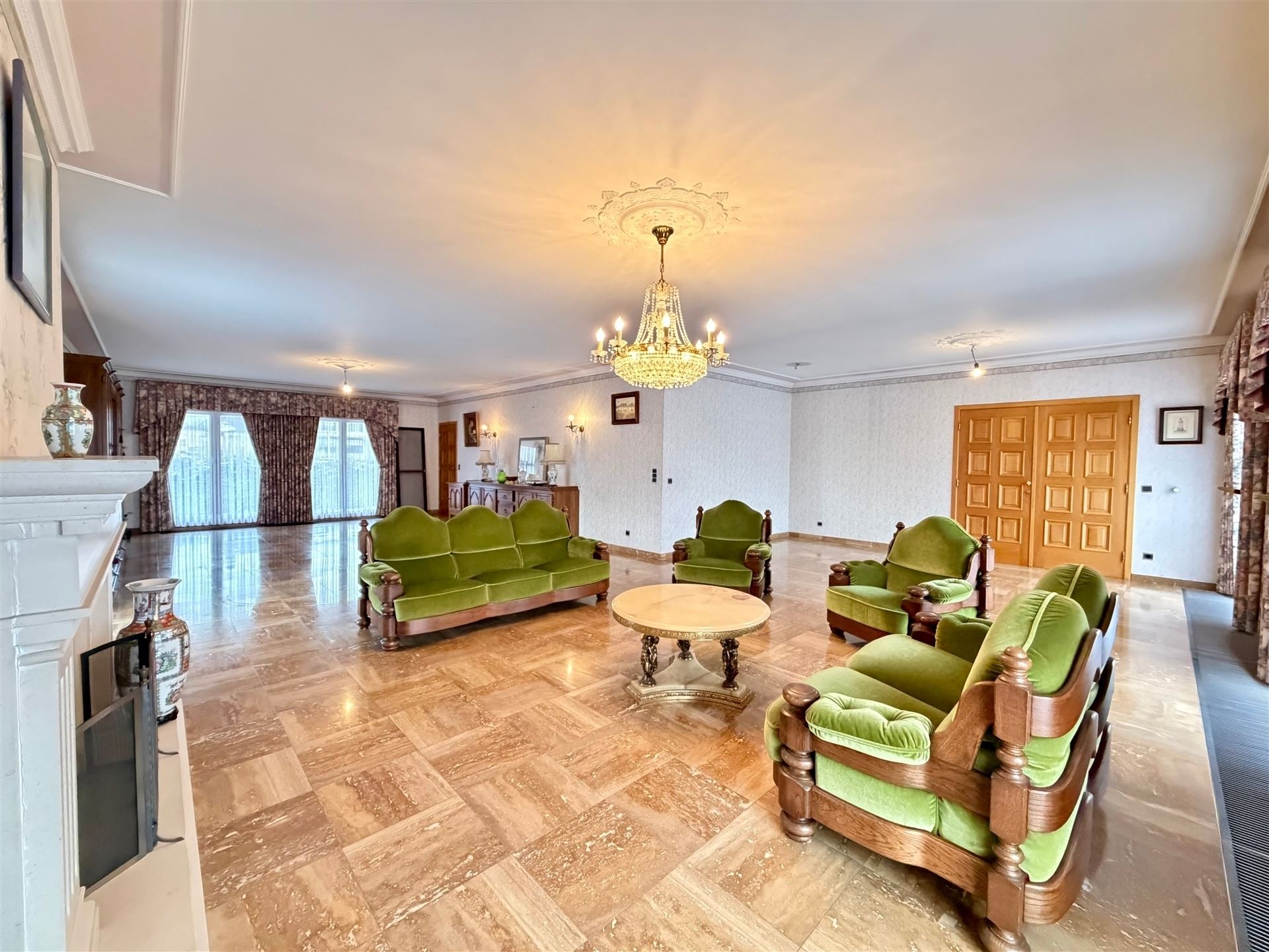 Zeer ruime villa (483 m²) op 16a48ca in Dilsen-Stokkem, goed onderhouden en vol potentieel om te transformeren tot uw hedendaagse droomwoning. foto 9