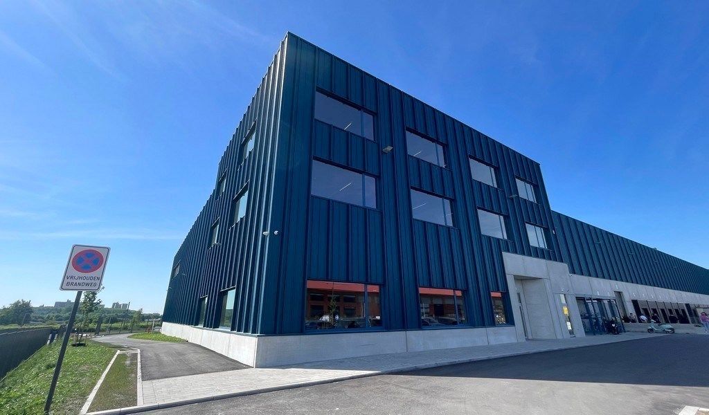 Nieuwbouw kantoren te huur op Blue Gate site te Antwerpen foto {{pictureIndex}}