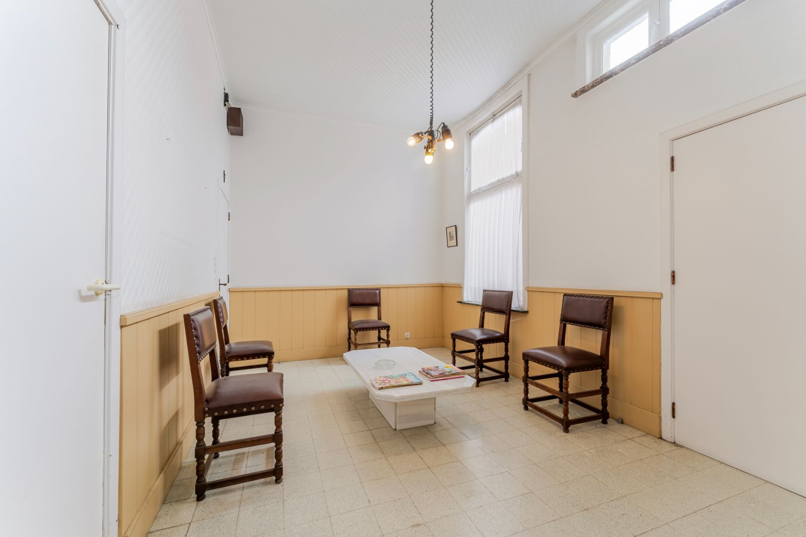 Statige woning met voormalige tandartspraktijk – centrum Ardooie! foto 7