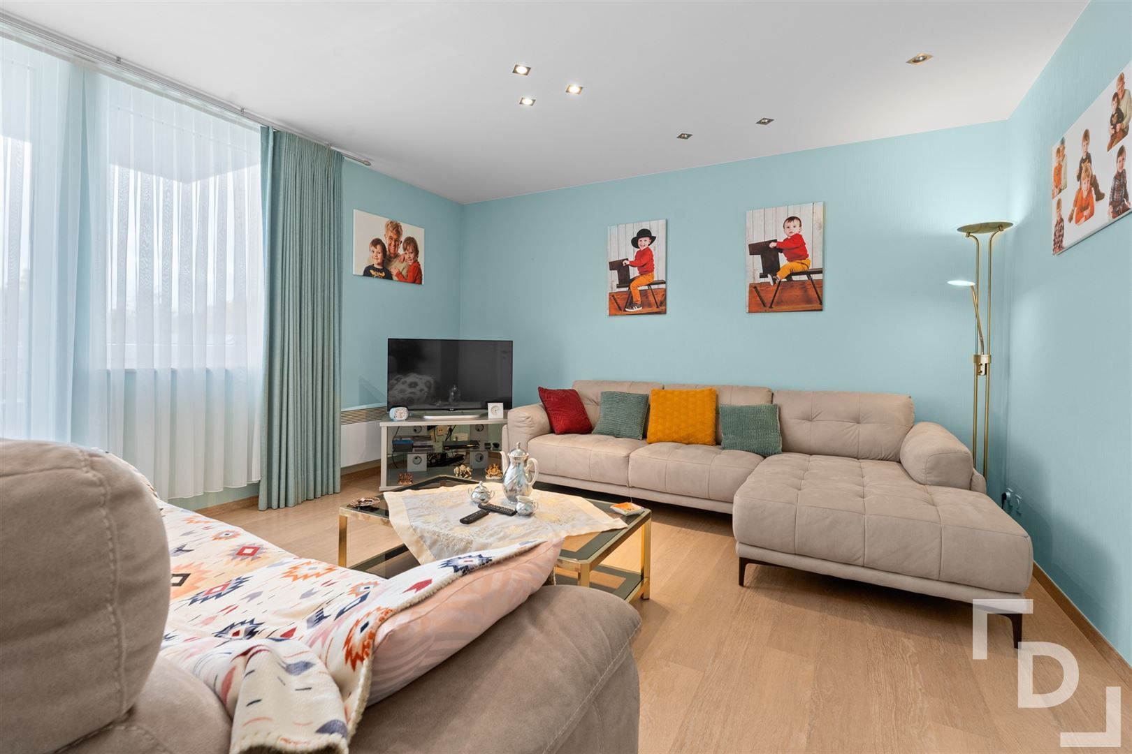 Ruim appartement met 3 slaapkamers en garage te koop in centrum Ieper. foto 2