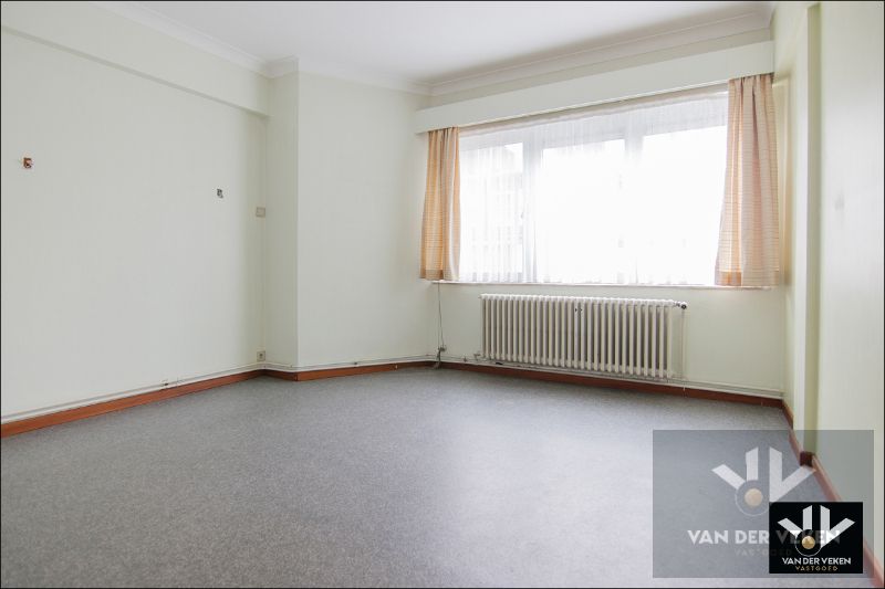Op te frissen, lichtrijk appartement op toplocatie in bruisend Hasselt foto 8