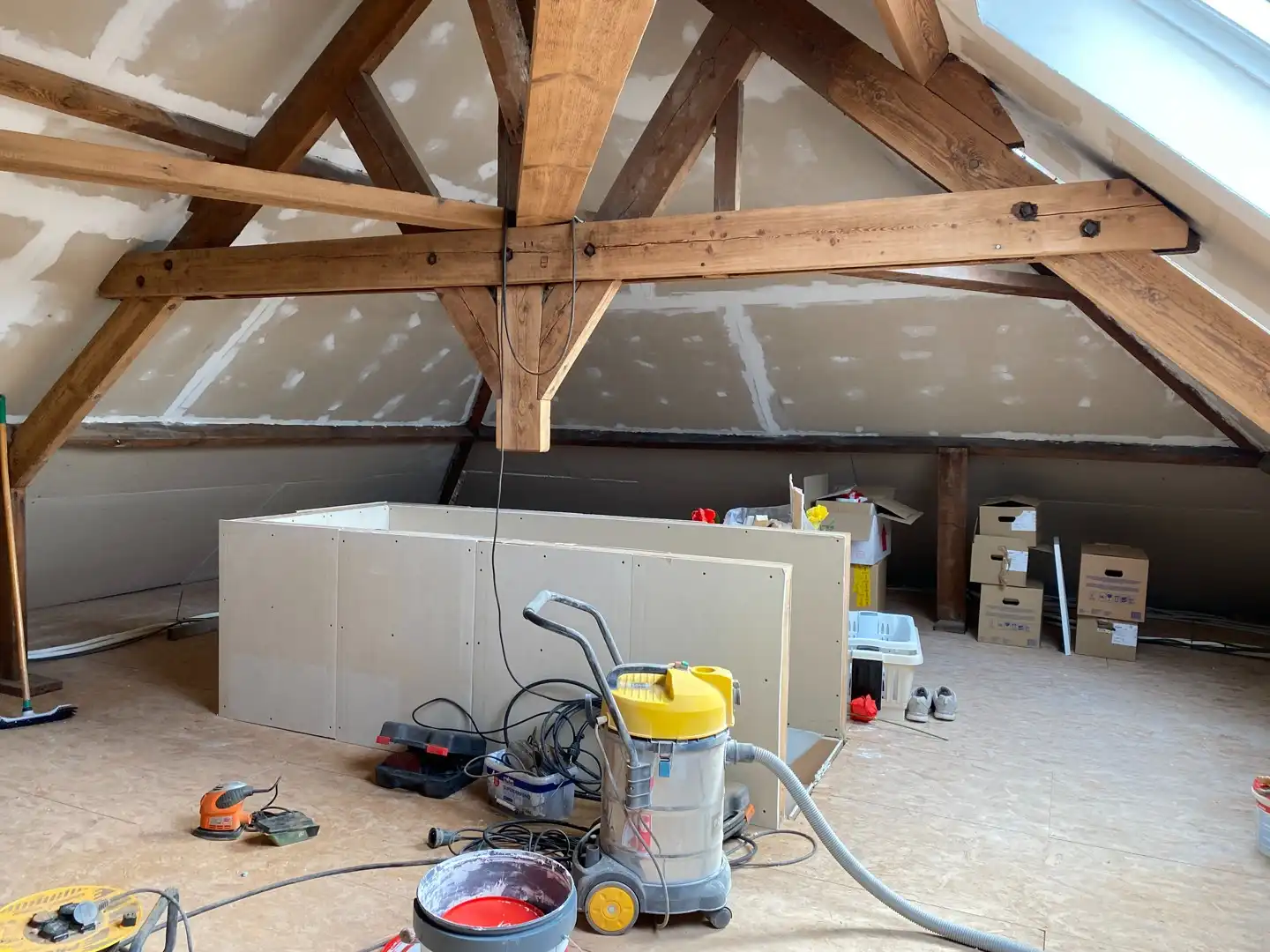 Karaktervolle gerenoveerde woning met garage en tuin foto 10