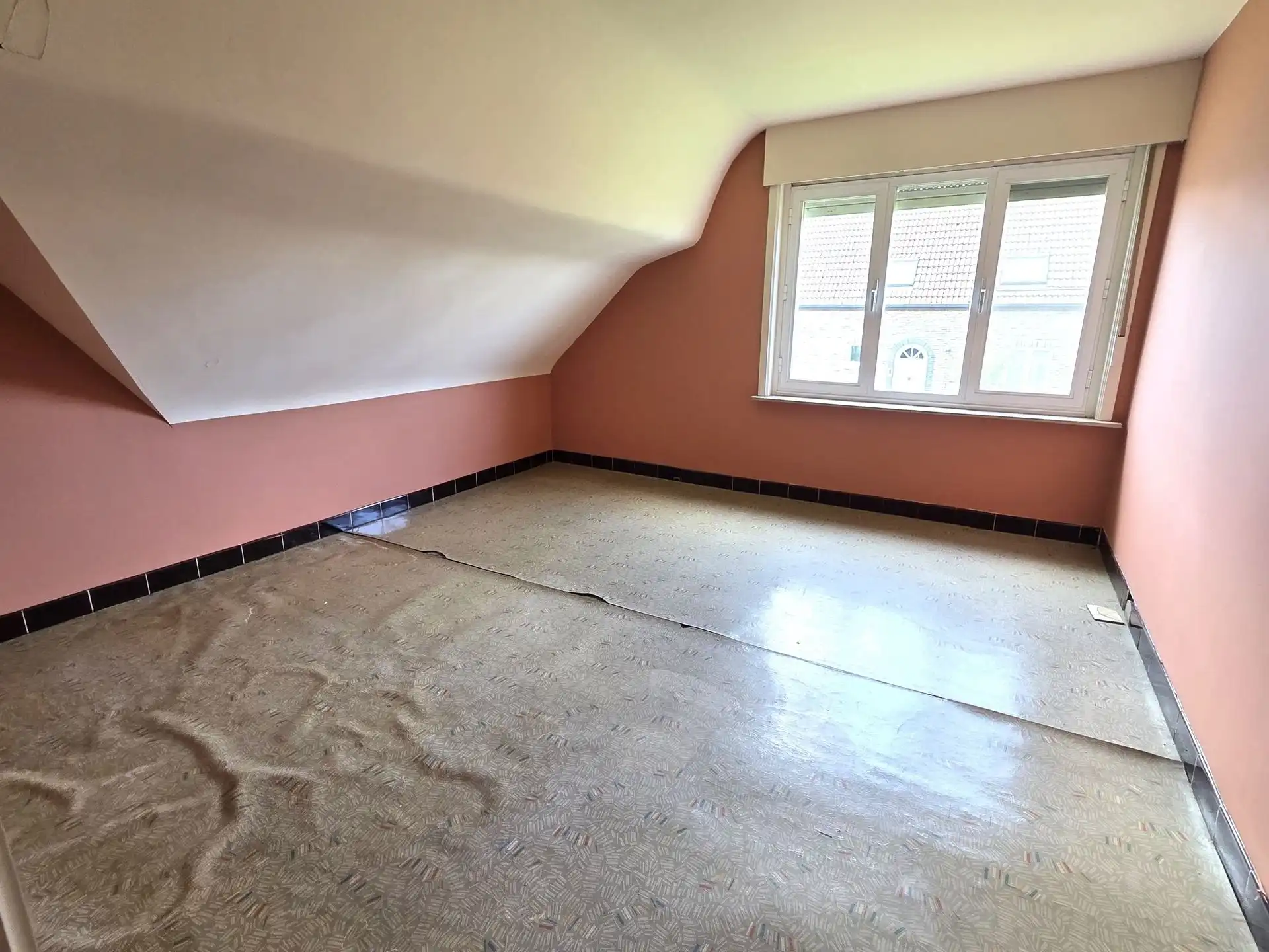 Vrijstaande woning met 4 slks op een perceel van 3135m² met mooi groen verzicht. Toplocatie! foto 8