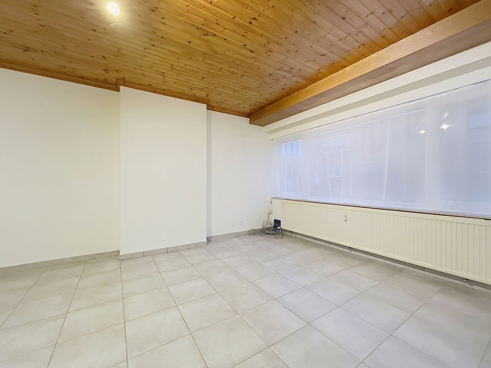 Gelijklvloers app met 2 slpks - garage en gemeenschap tuin foto 4