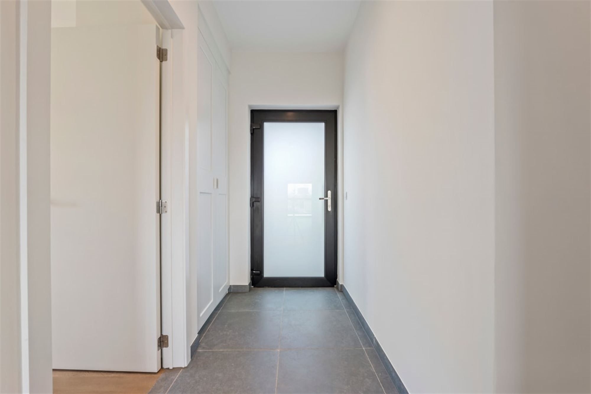 CENTRAAL GELEGEN APPARTEMENT MET 2 SLLKS foto 10