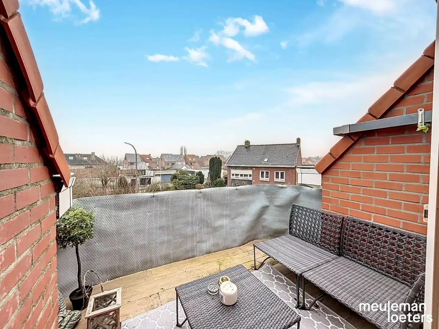 Lichtrijk appartement  met drie slaapkamers foto 2