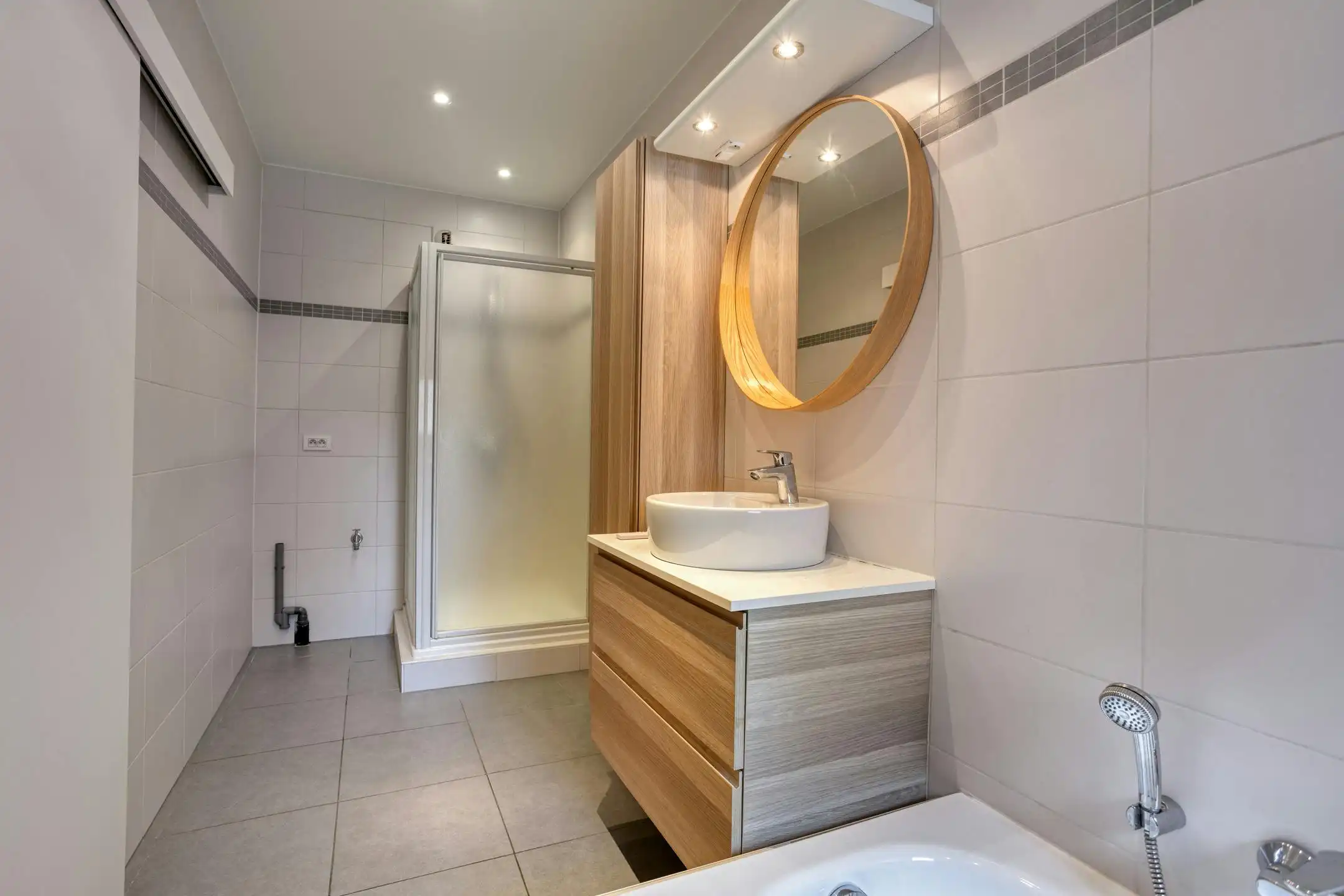 Gerenoveerd 1-slaapkamer appartement te koop in centrum Kortrijk foto 10