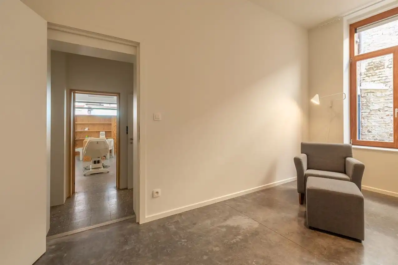 Ruim gelijkvloers appartement met zonnige tuin op toplocatie foto 37