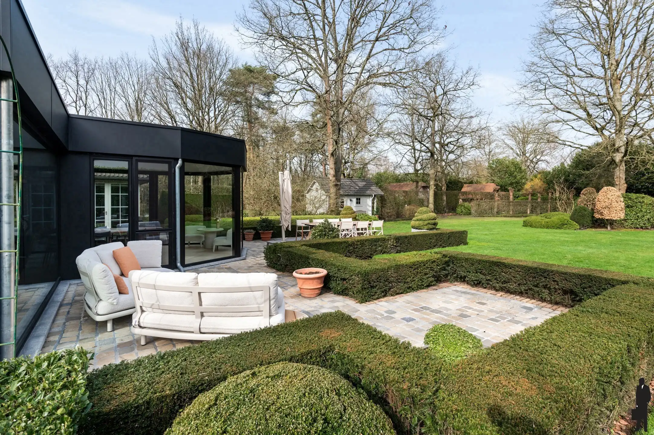 Instapklare villa, (2.300 m²), rustig gelegen! foto 8