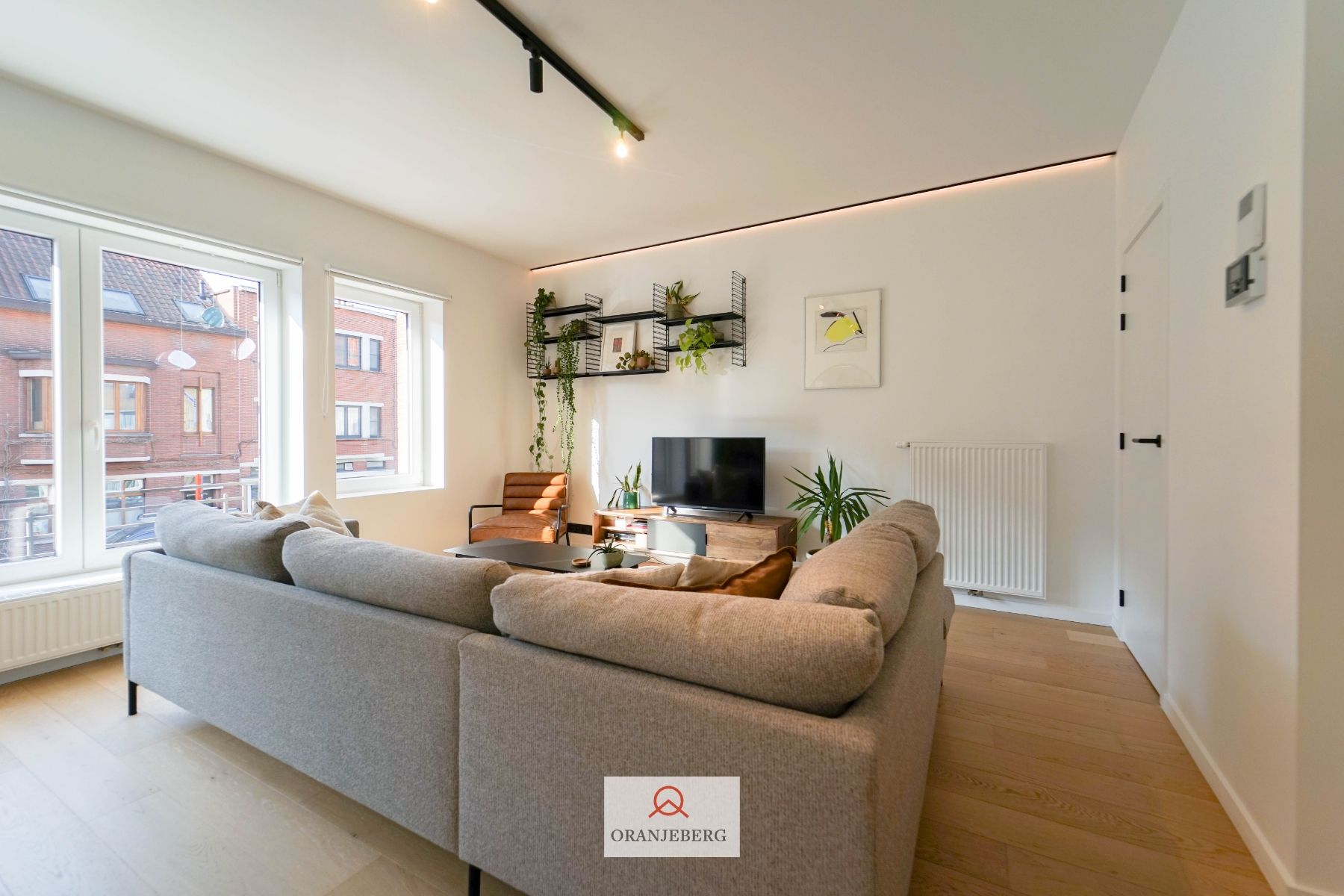 Lichtrijk en gerenoveerd 2 slpk appartement met terras foto 6