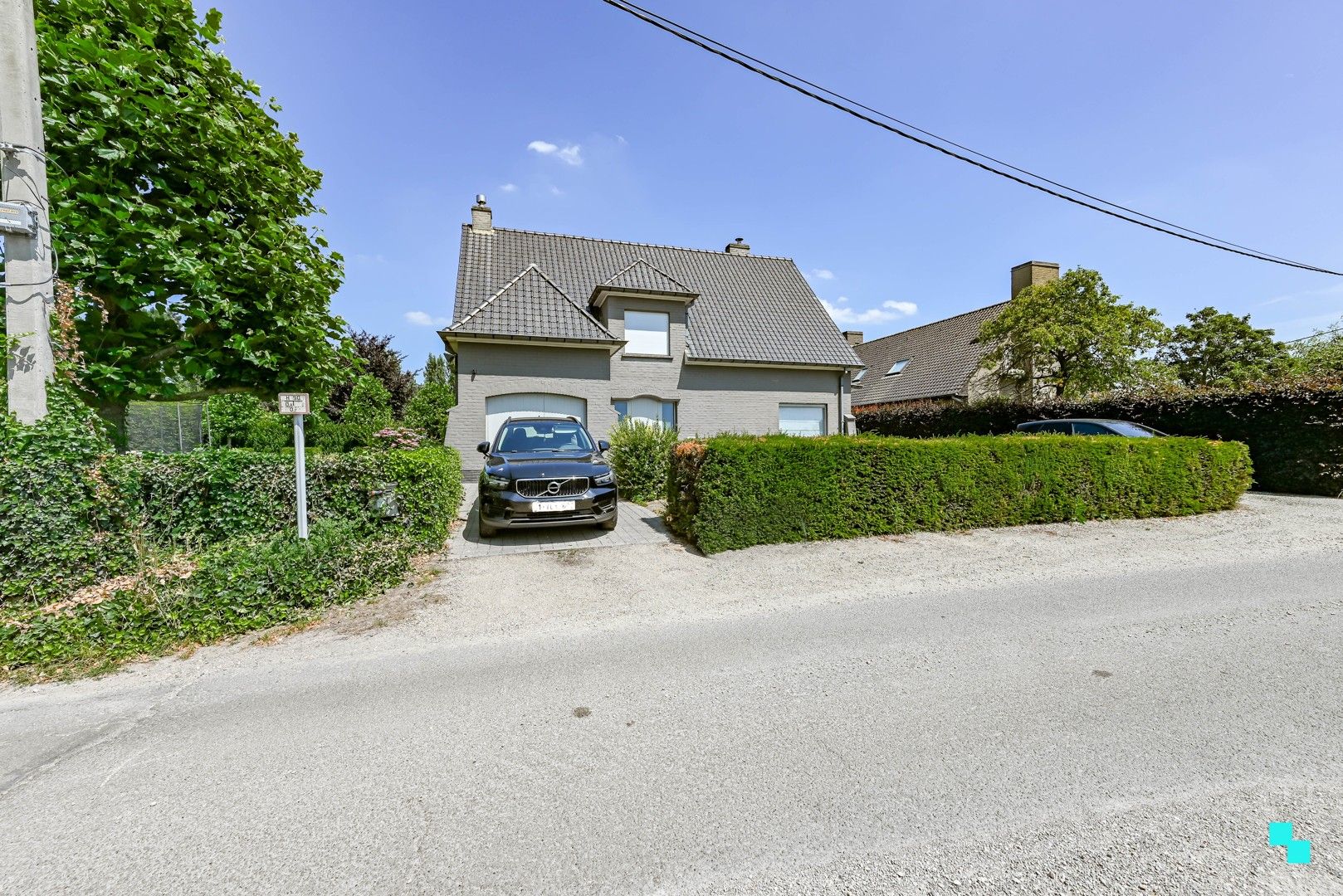Ruime alleenstaande woning in een groene omgeving te Ardooie foto {{pictureIndex}}