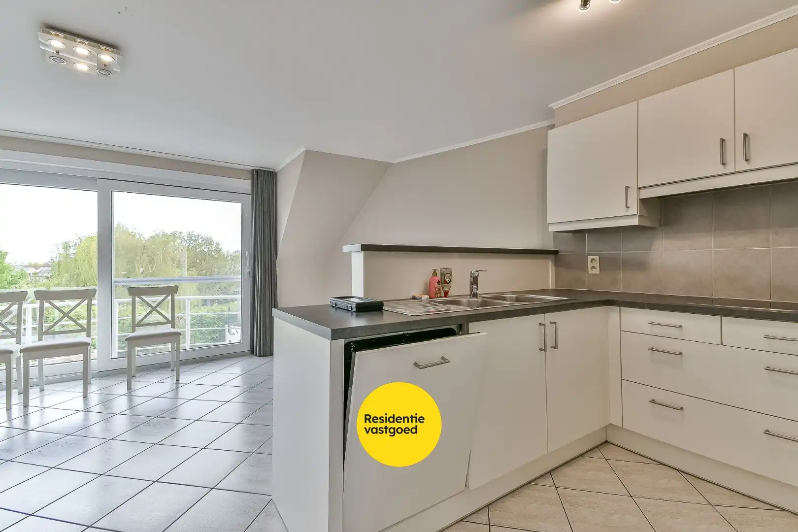 Lichtrijk appartement met 1 slaapkamer op de tweede étage te Westkerke foto 4