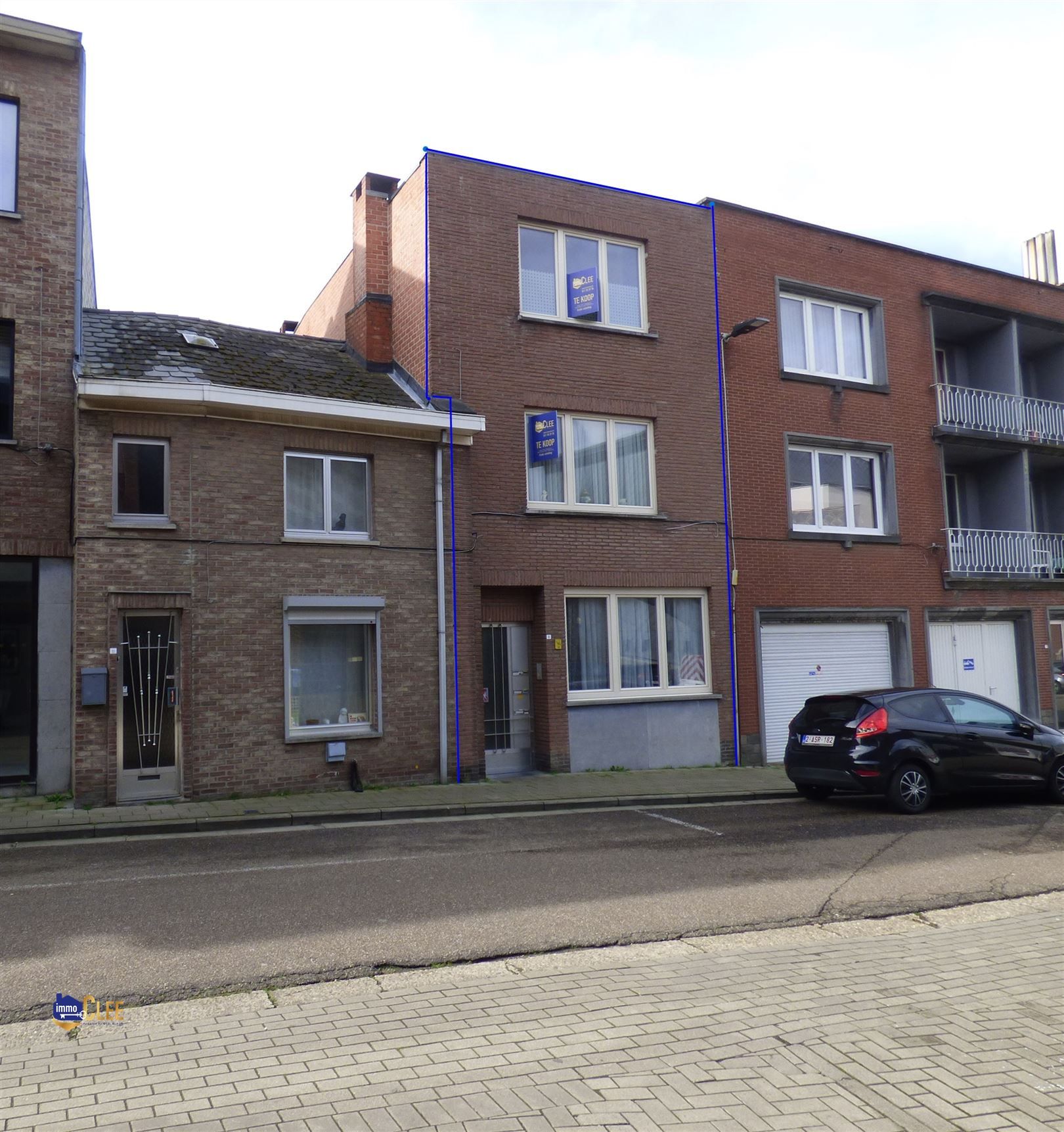 Appartementsgebouw met 3 appartement in het centrum van Sint-Truiden foto {{pictureIndex}}