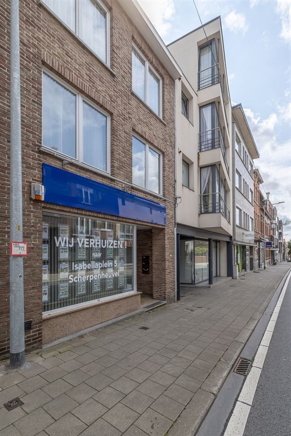 Verzorgd gebouw met handelszaak en 2 apt foto 66