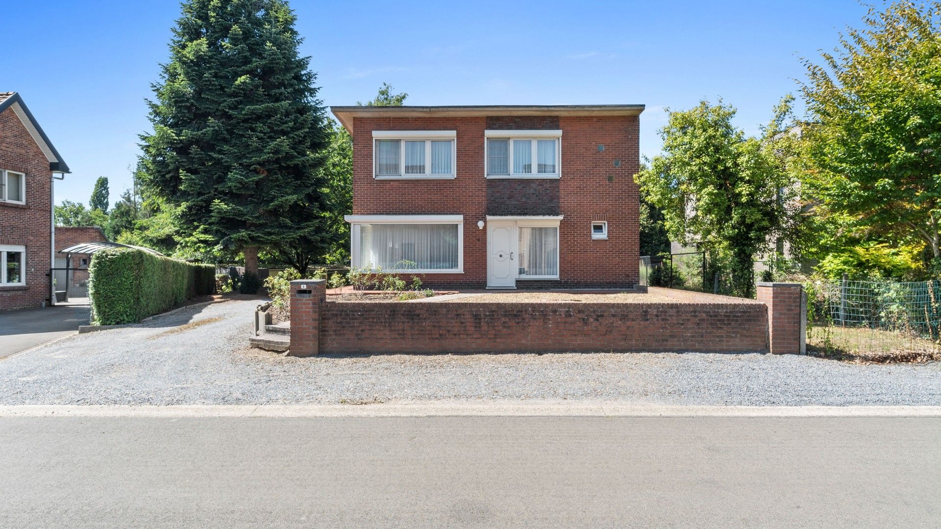 Vrijstaande woning op perceel van 9a 37ca foto 2