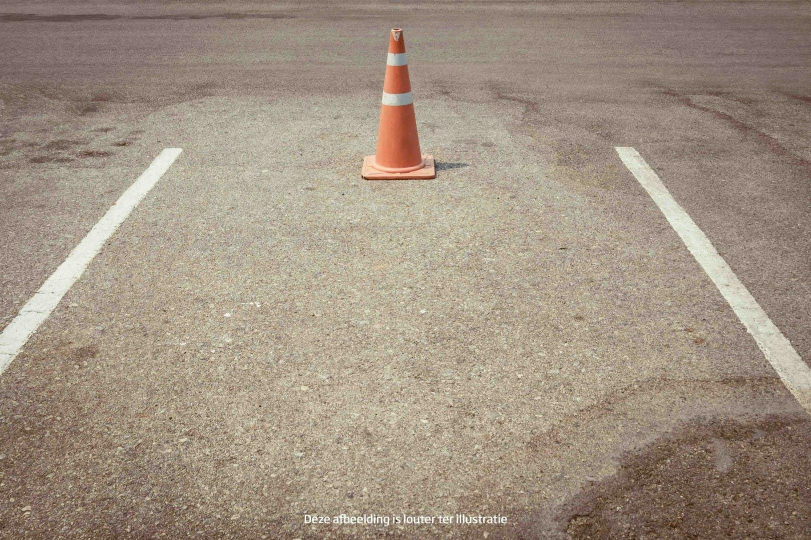 Autostaanplaats te koop in Antwerpen centrum foto {{pictureIndex}}