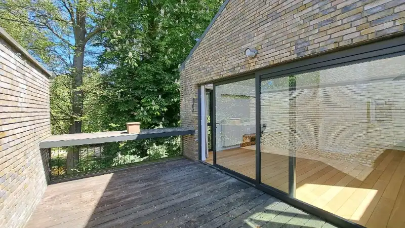 Comfortabele en lichtrijke 2-slaapkamerwoonst met TERRAS te huur in Brugge foto {{pictureIndex}}