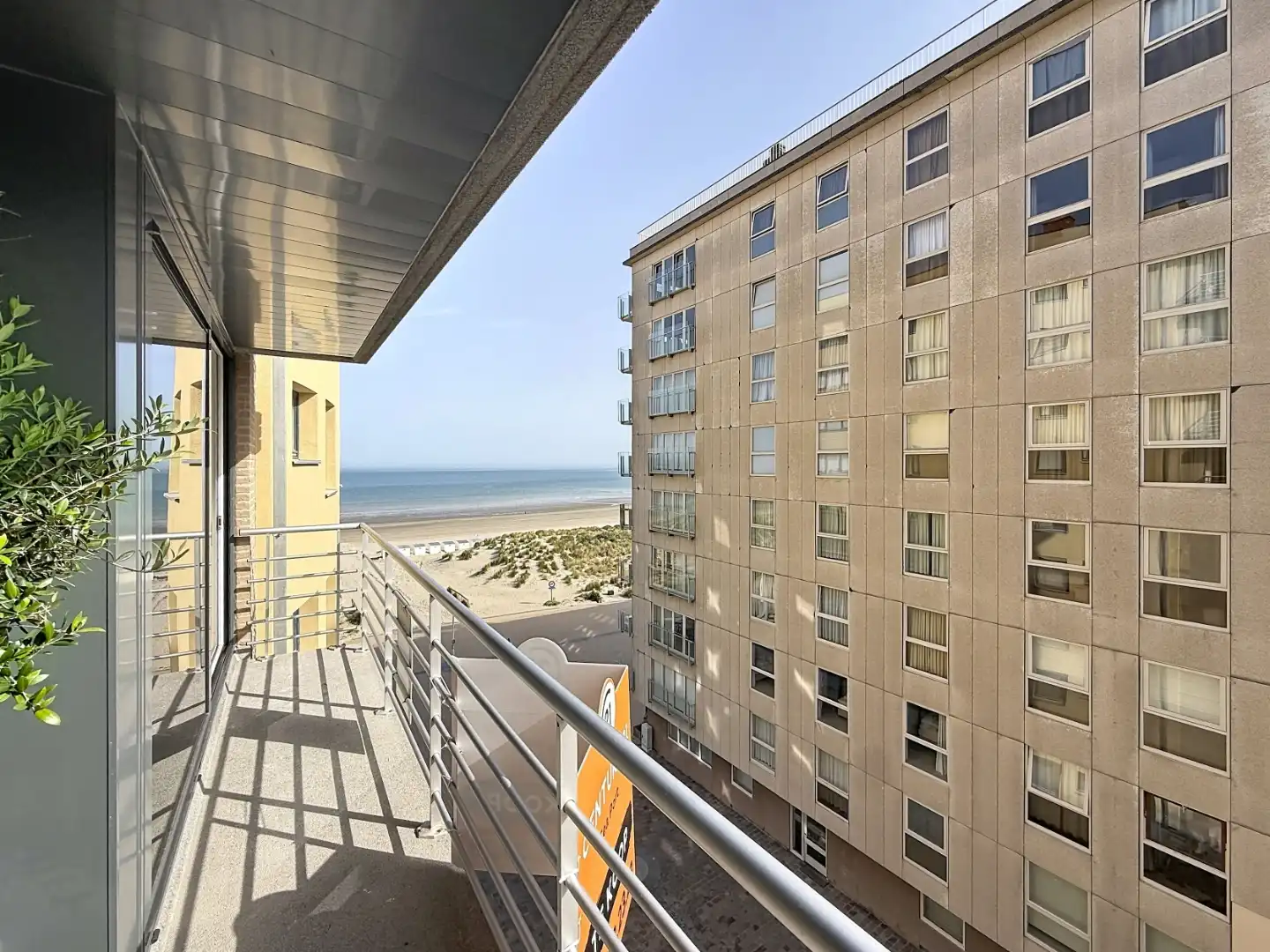 Gerenoveerd appartement met lateraal zeezicht te Nieuwpoort. foto 4